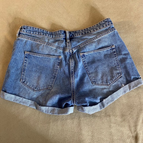 Medium Washed Mom Shorts - Picture 2 of 2